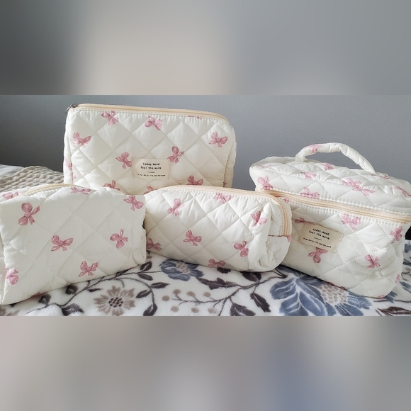Travel Floral Make Up Bags And 1 Bow Pattern Makeup Bag With FREE contents!! - Picture 3 of 4